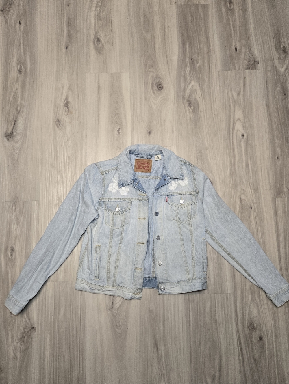 Levi’s Original Trucker Jacket Light Wash Floral Embroidered Large Women’s